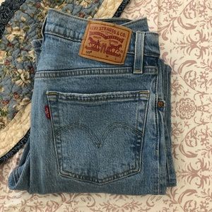 Light wash Levi’s 501